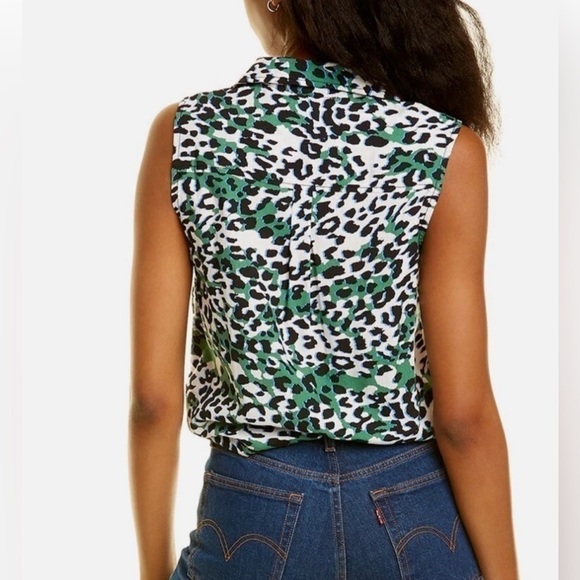 NWT Women’s Blue, White & Green Leopard Print Button Down Tank Size Small - Picture 2 of 5